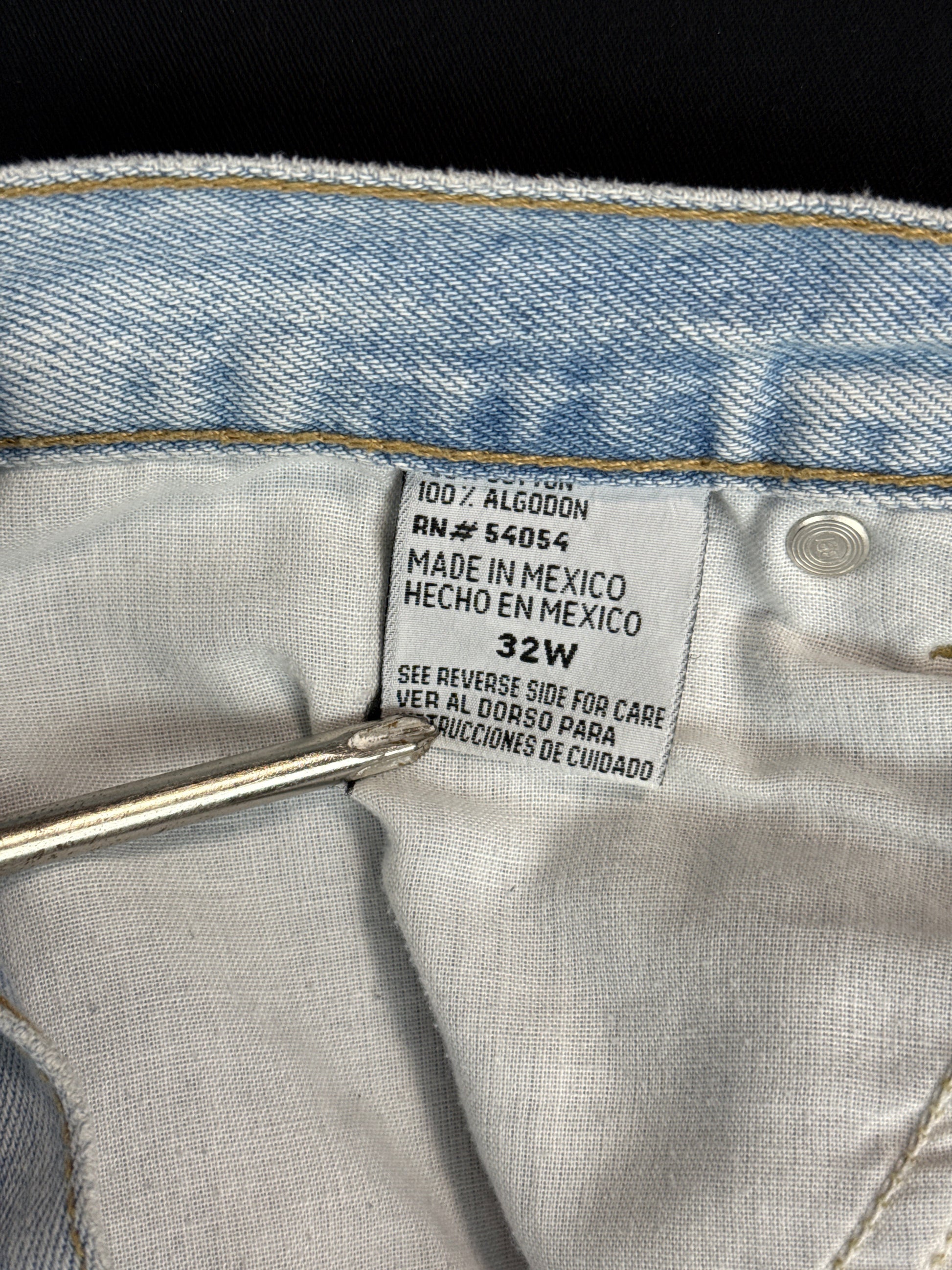 1990s Bugle Boy Light Wash Denim Shorts (M)